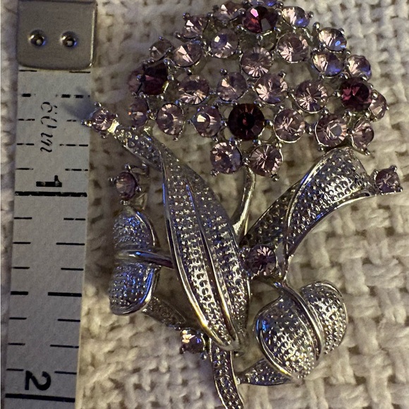 Silver Tone Shades of Purple Floral Brooch - Picture 2 of 3